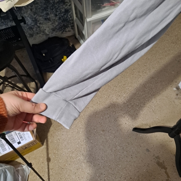 Fabletics Sweatshirt - Picture 5 of 8